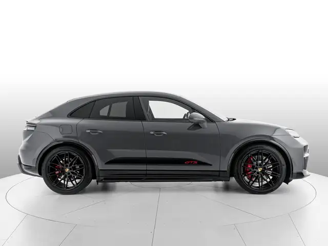 Porsche Macan view 9