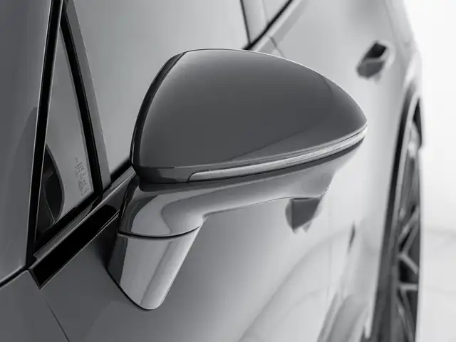 Porsche Macan view 4