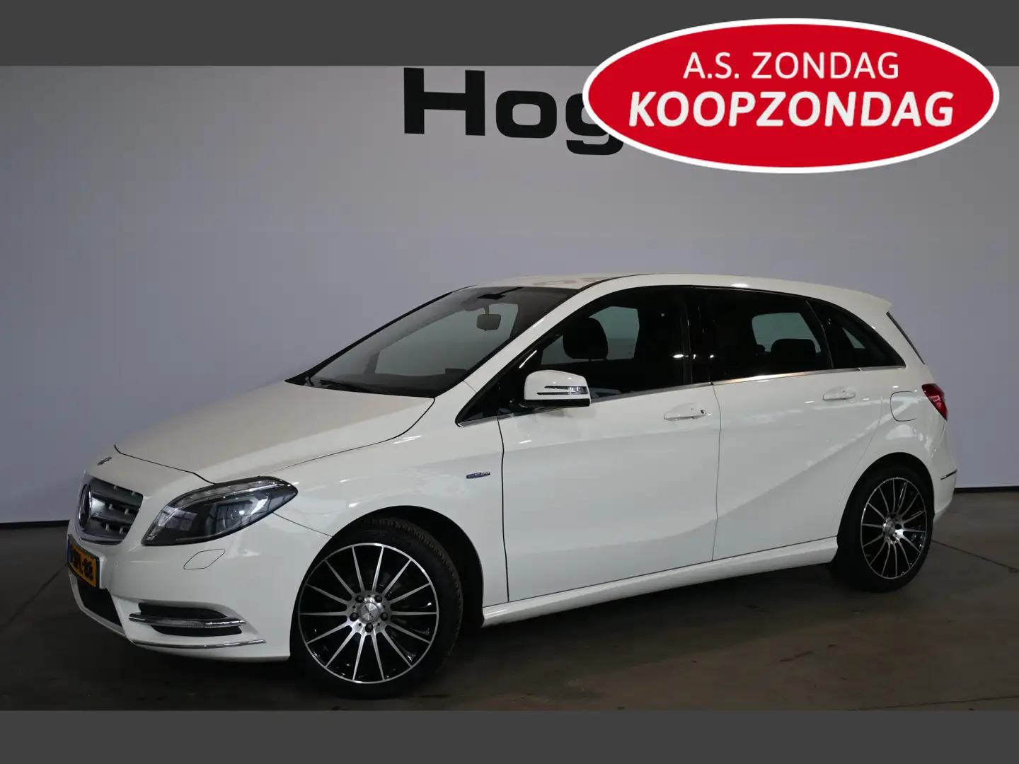 Mercedes-Benz B 180 Ambition Navigatie LED Stoelverwarming Rijklaarpri Wit - 1