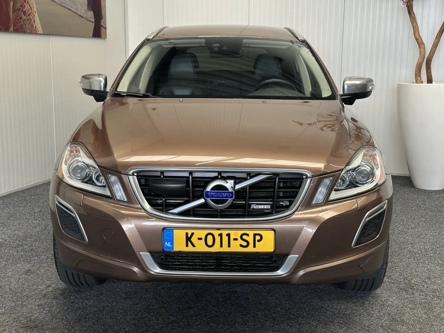 Volvo XC60 2.0 T5 R-DESIGN FWD AUTOMAAT NAVIGATIE ADAPTIVE CR Bruin - 2