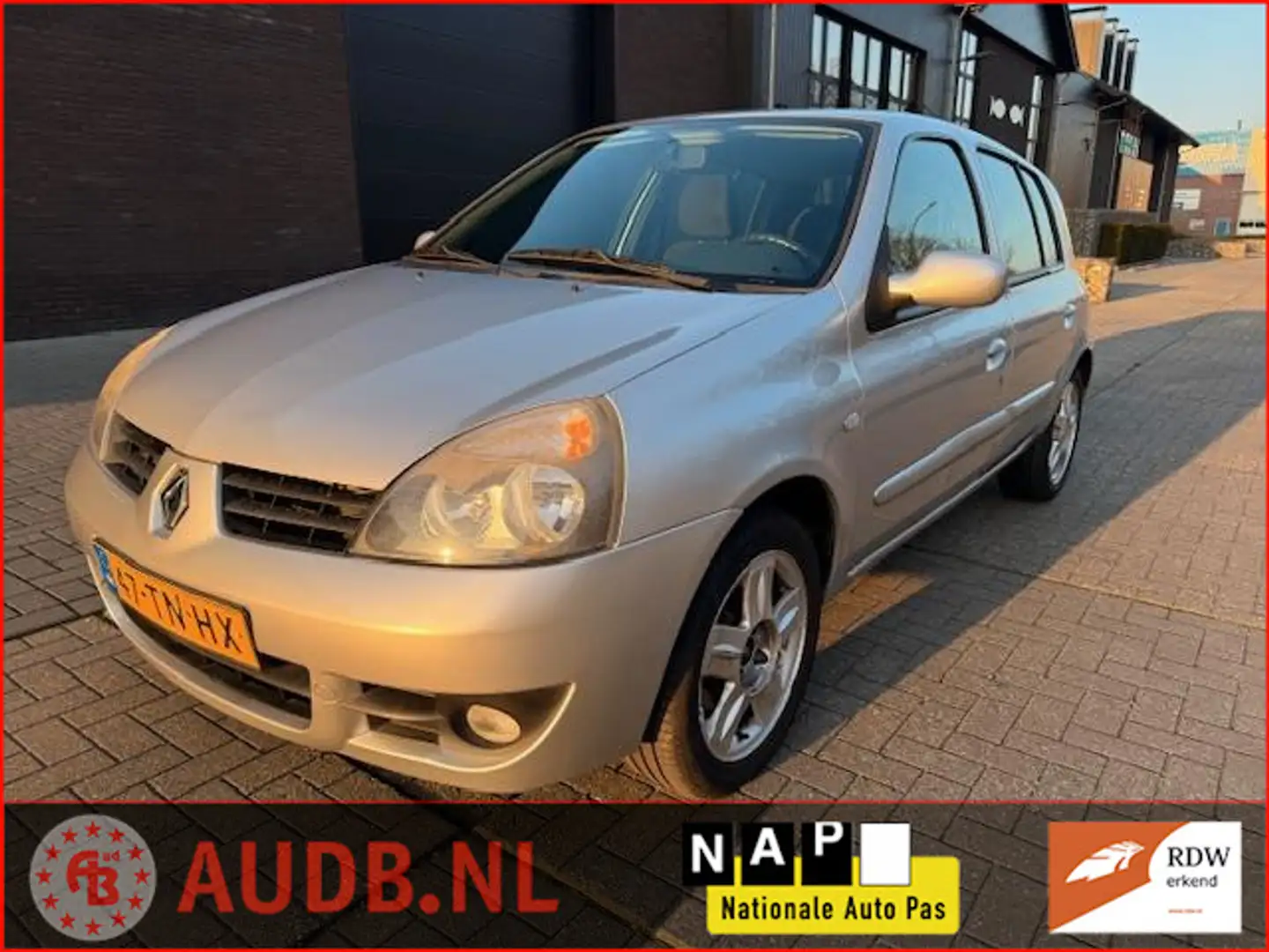 Renault Clio 1.2-16V Campus| 5 DEURS| SPORT VLG.|112242km NAP|N Grau - 1