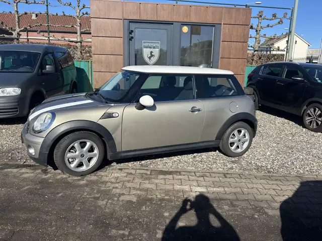Mini Hatch view 3