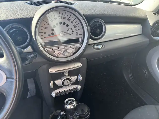 Mini Hatch view 6
