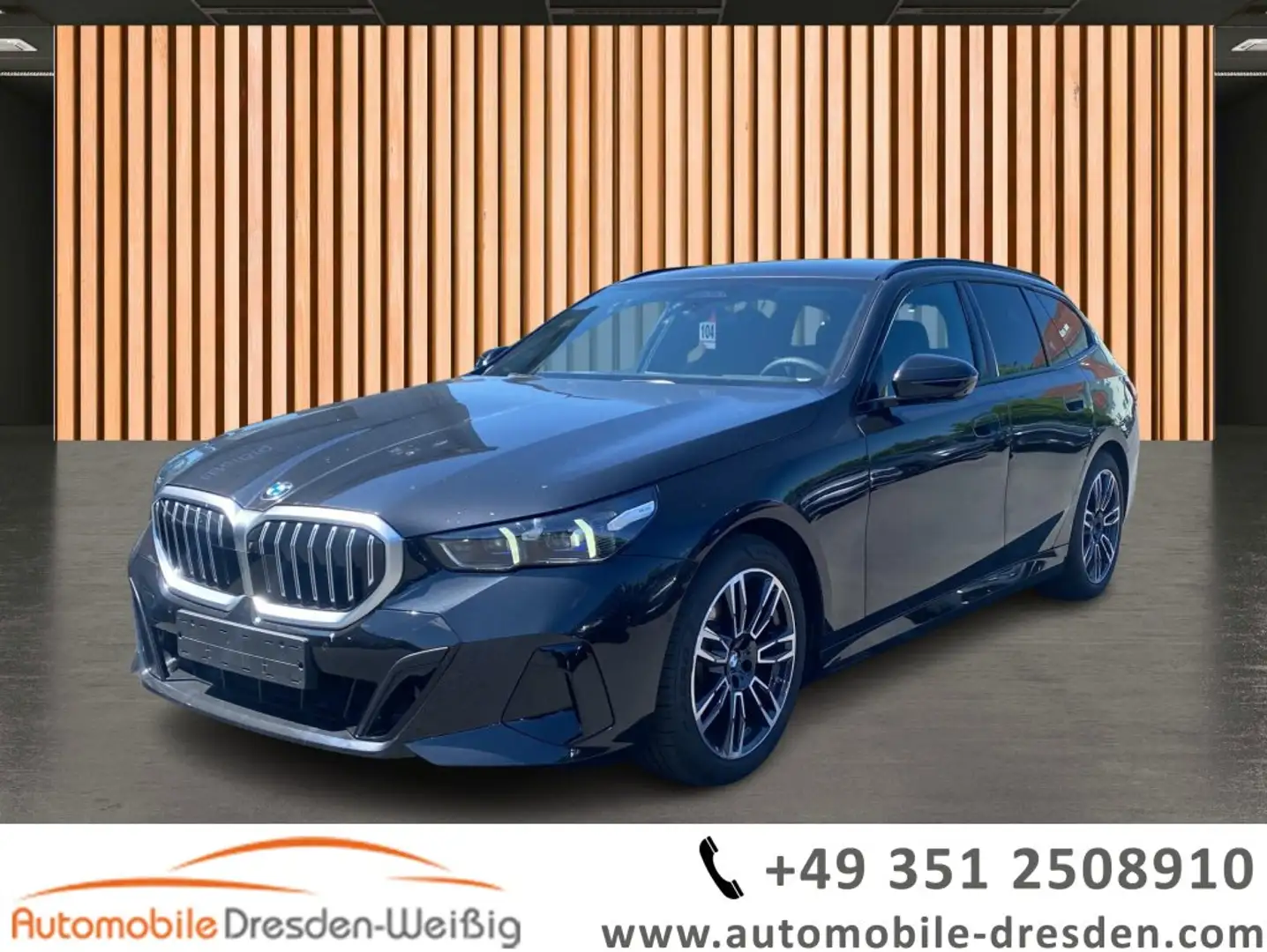 BMW 520 d Touring xDrive M Sport*HeadUp*AHK*Pano* Schwarz - 1