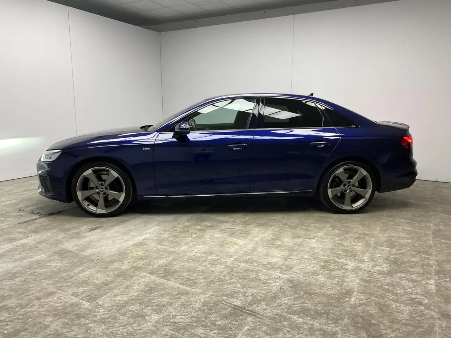 Audi A4 Limousine 35 TFSI S-tronic S line Klima Navi Blauw - 2