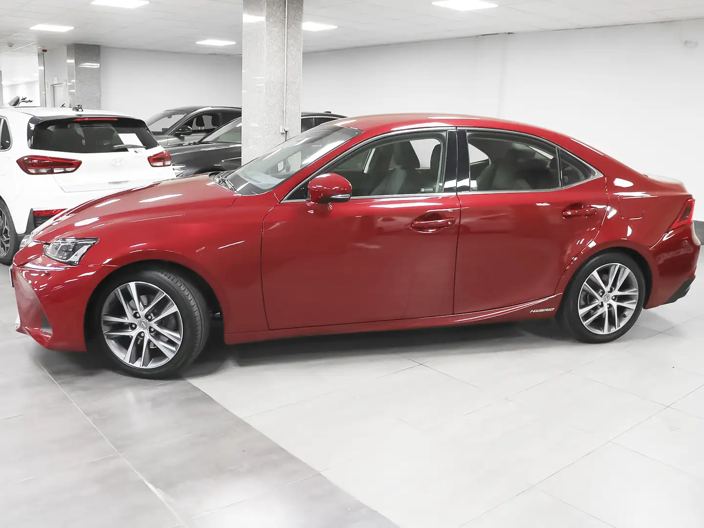 Lexus IS 300 300h Executive Rojo - 2