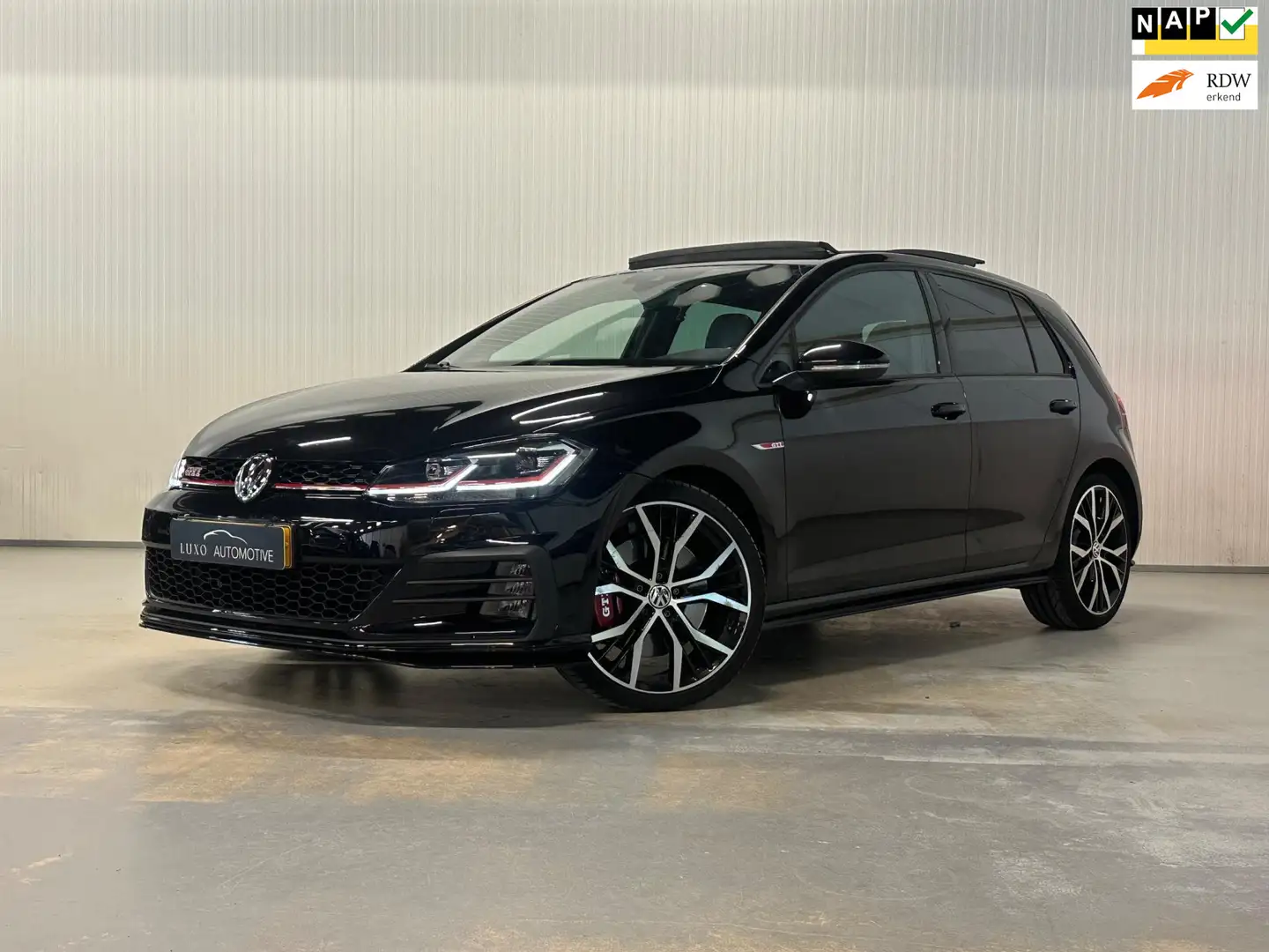 Volkswagen Golf GTI 2.0 TSI Performance | DYNAUDIO | DIGITAL COCKPIT | Zwart - 1