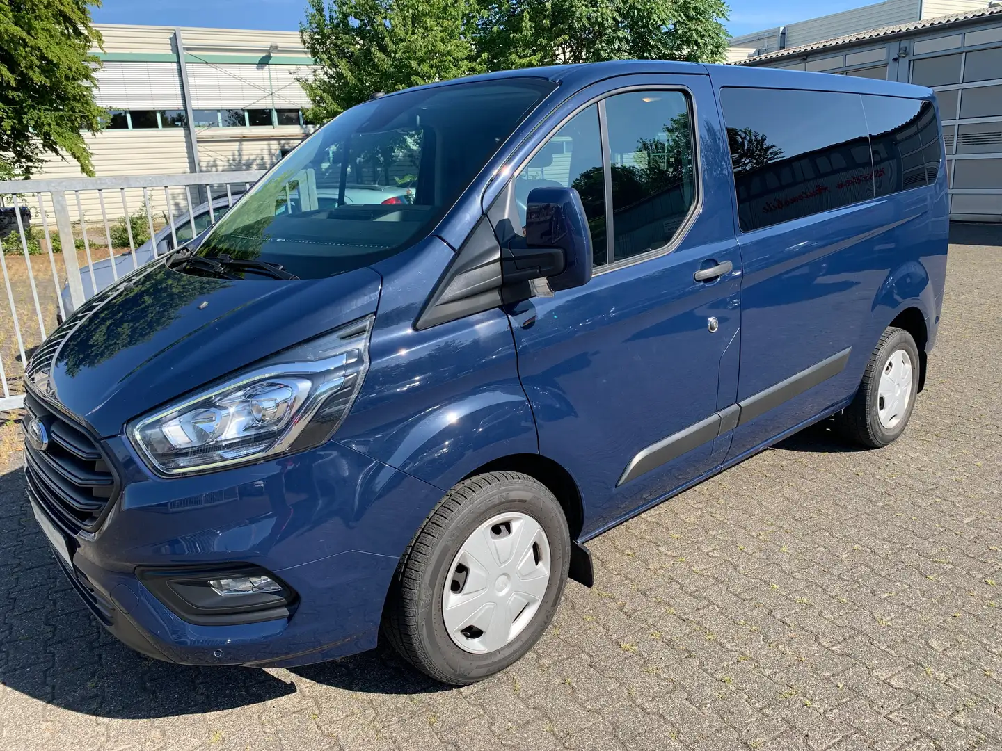 Ford Transit Custom 2,0 TDCI L1-Trend 9 Sitze-Klima-2xPDC-AHK-53 Tkm Blu/Azzurro - 1