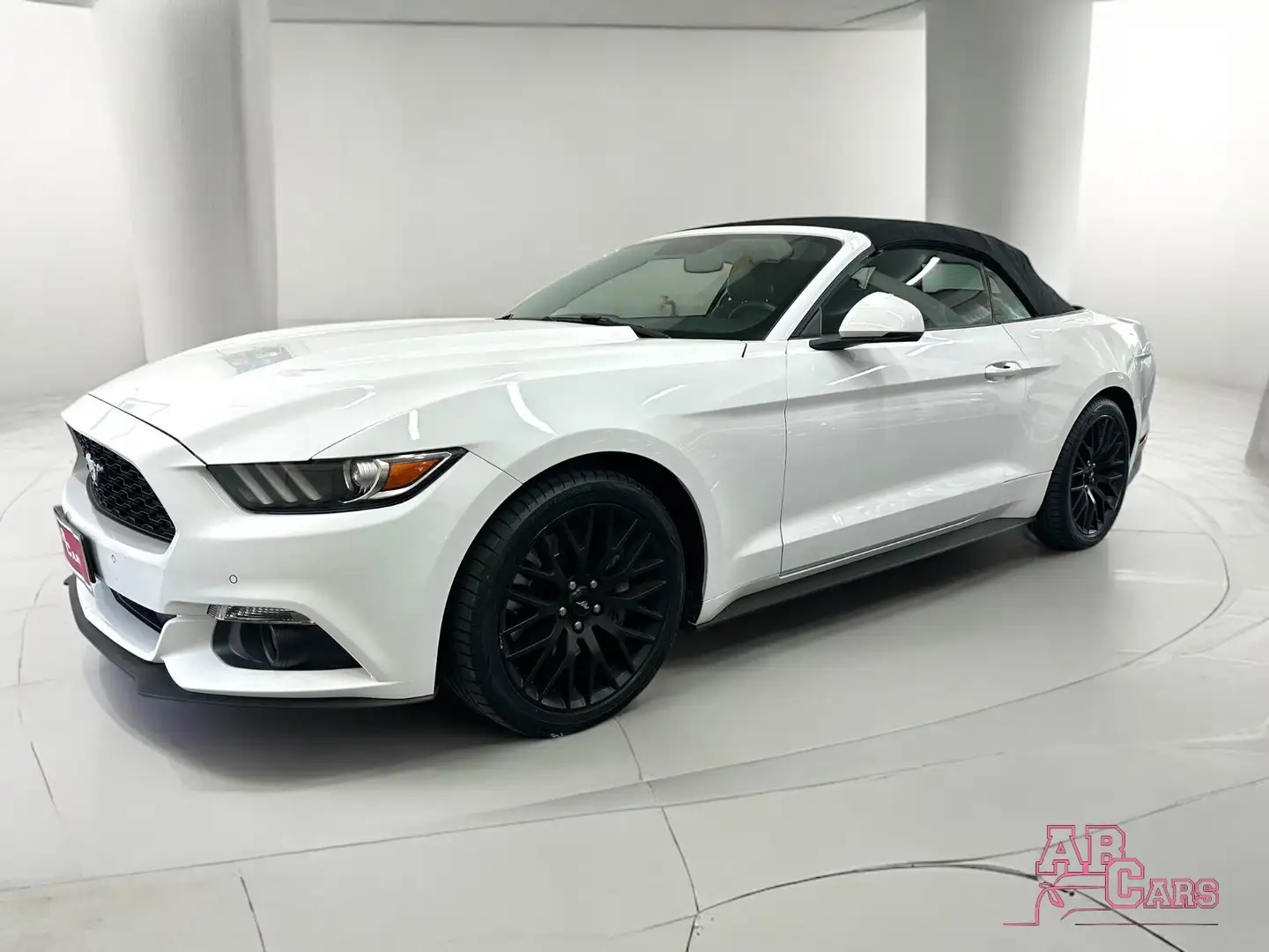 Ford Mustang Fastback 2.3 EcoBoost aut. Weiß - 2
