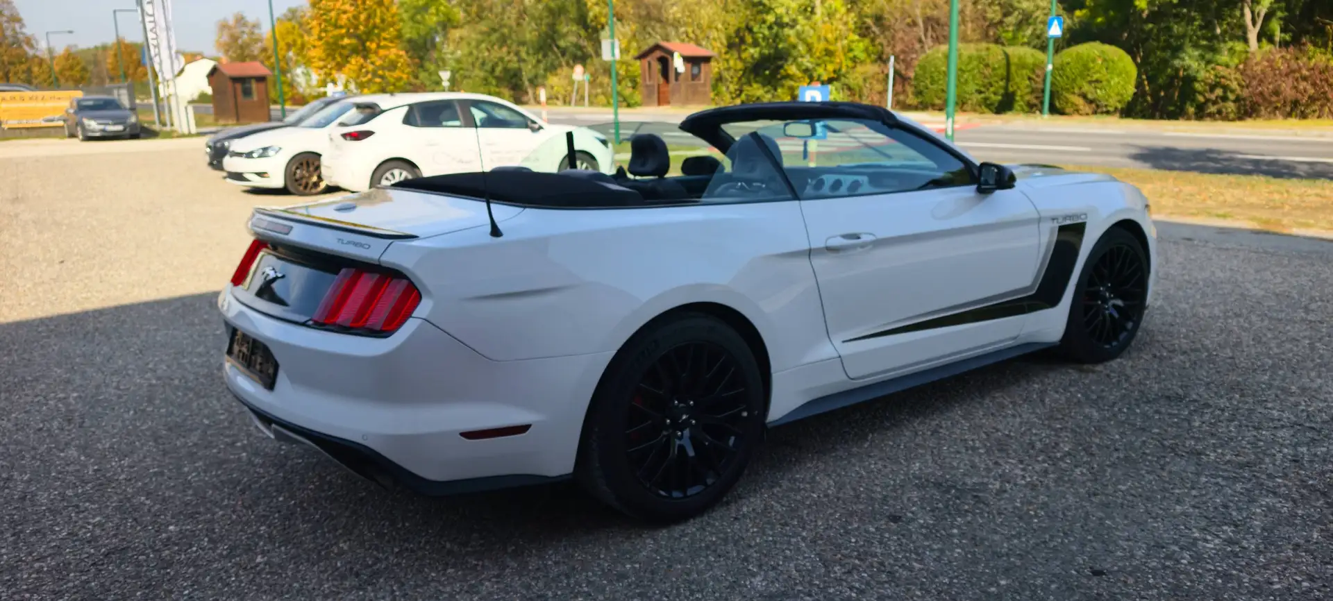 Ford Mustang Basis Convertible Weiß - 2