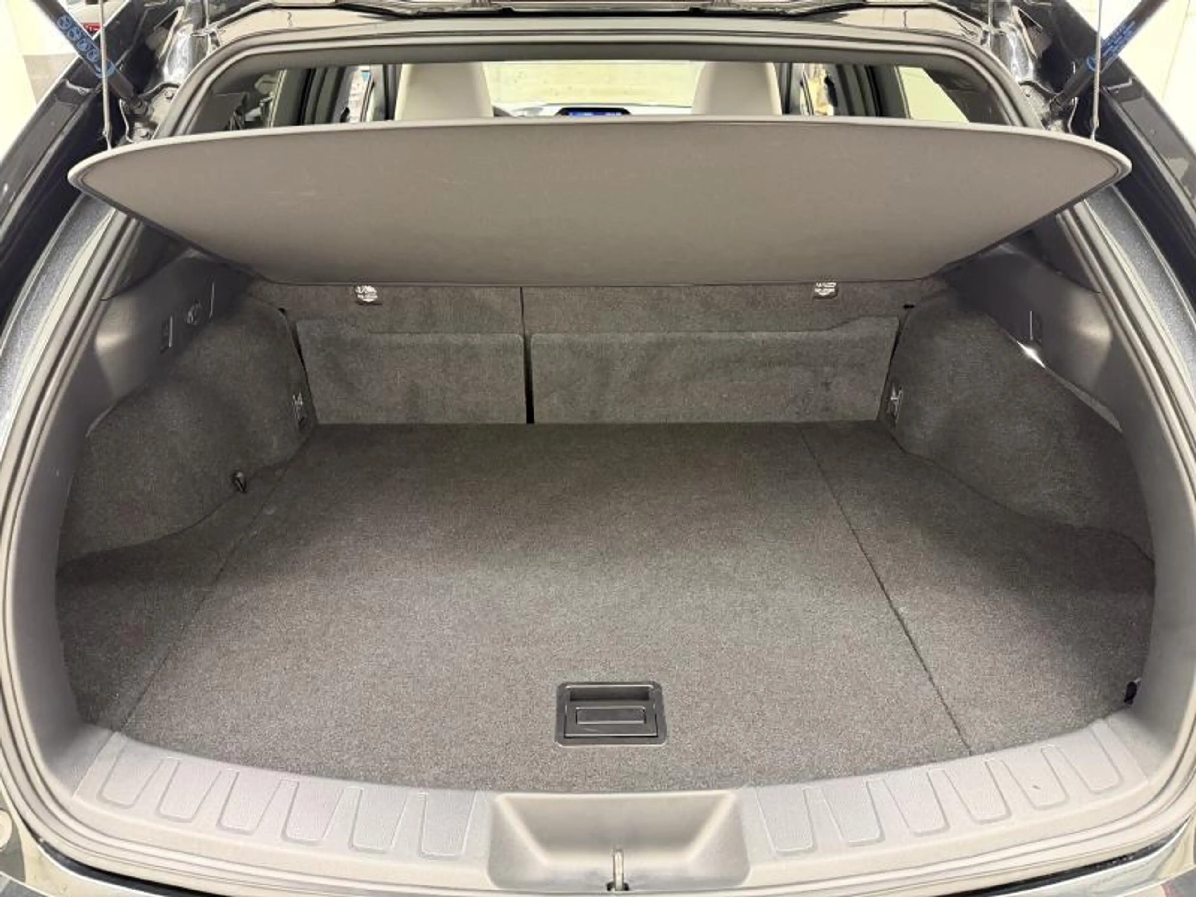 Lexus UX 250h F-Sport Design — photo 15
