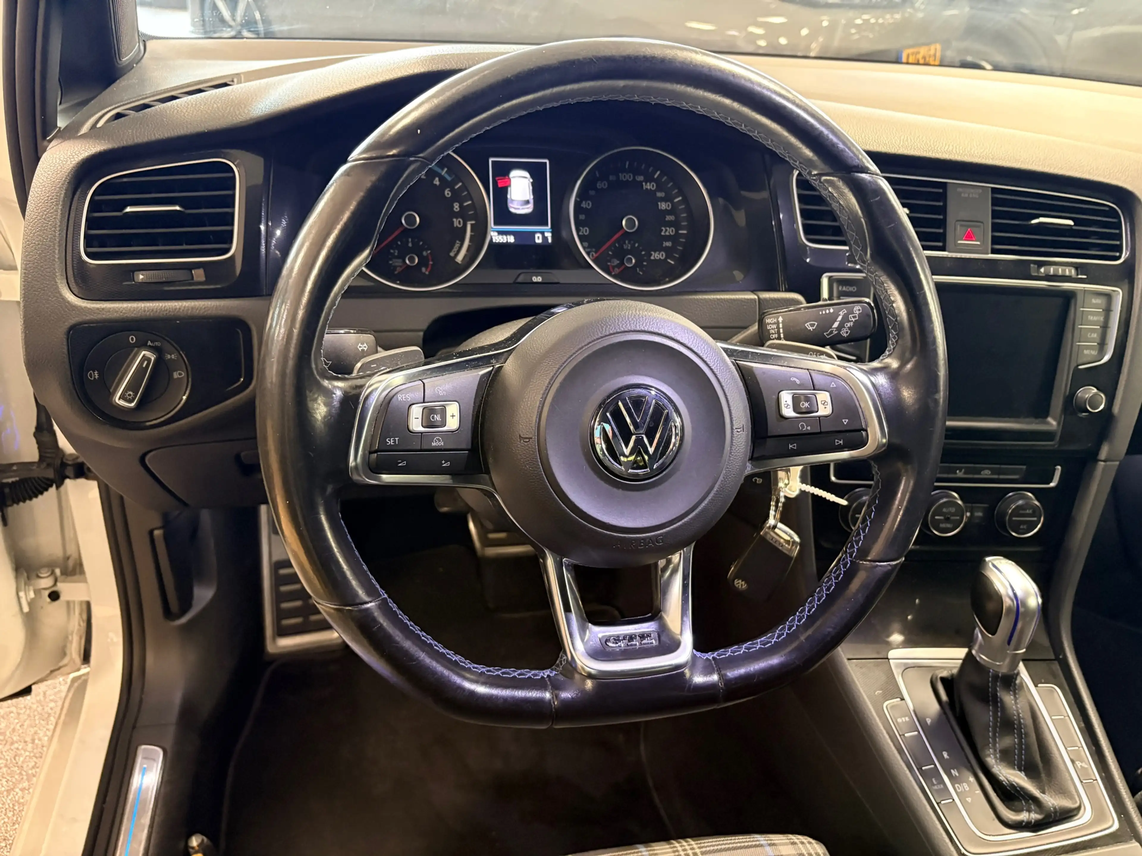 Volkswagen Golf GTE 1.4 TSI Connected Series — photo 13