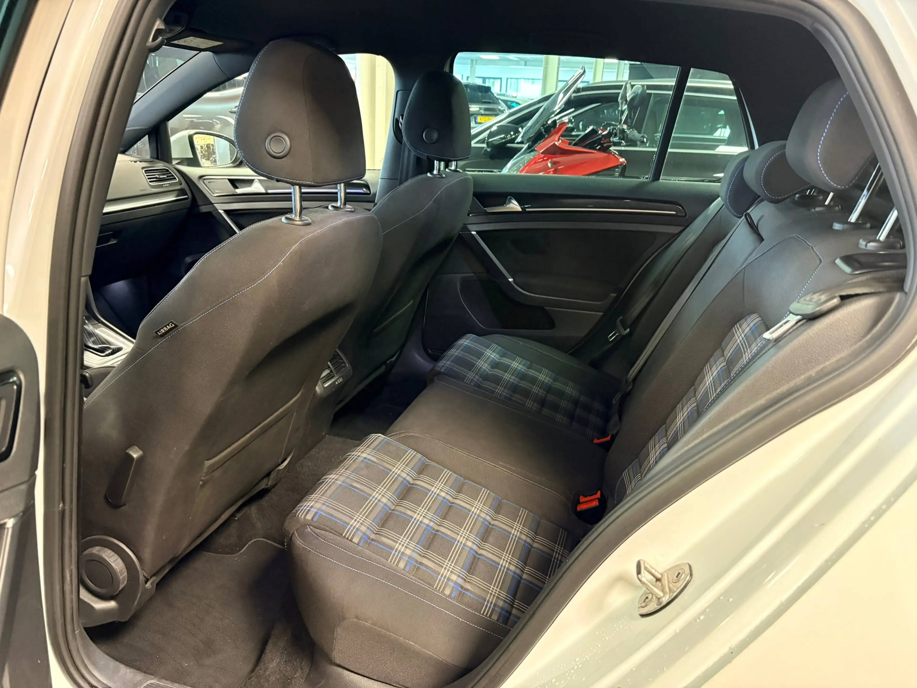 Volkswagen Golf GTE 1.4 TSI Connected Series — photo 15