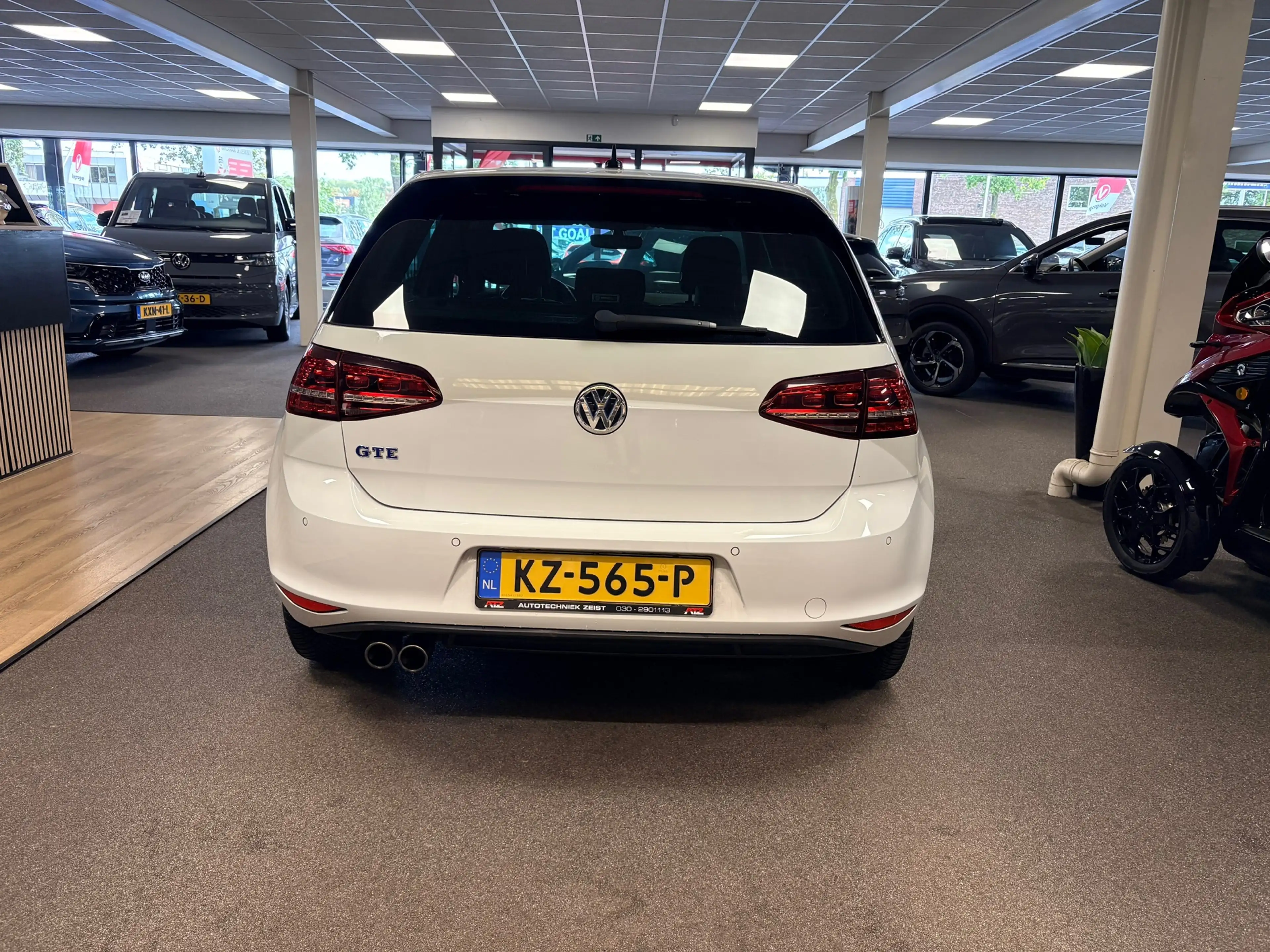 Volkswagen Golf GTE 1.4 TSI Connected Series — photo 5