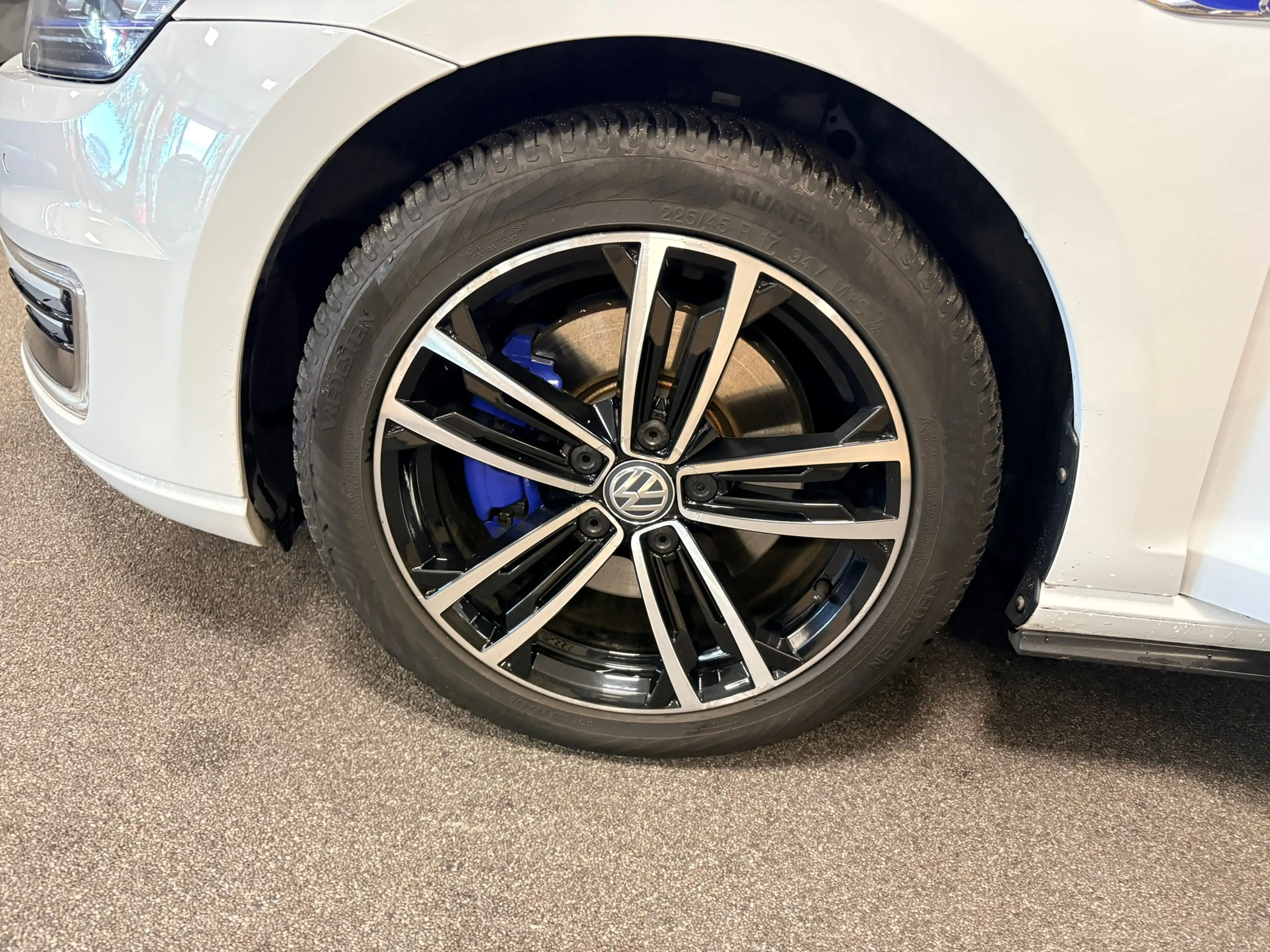 Volkswagen Golf GTE 1.4 TSI Connected Series — photo 9