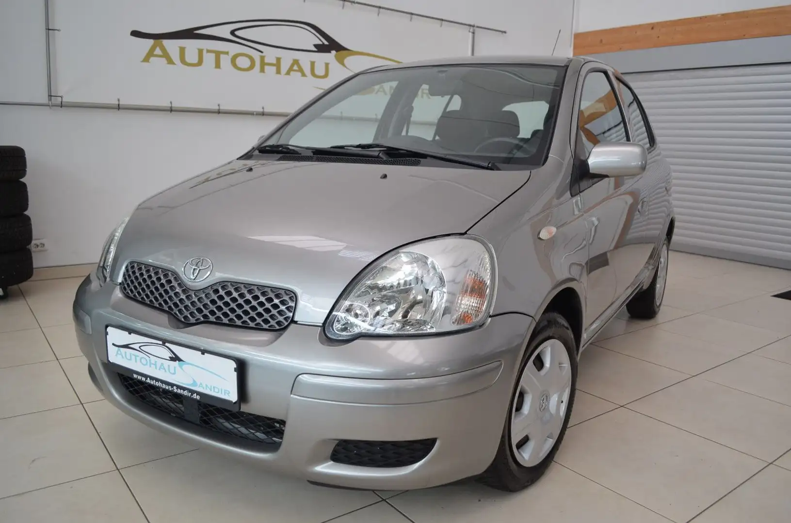Toyota Yaris 1.3 Sol ~ KLIMA ~ MFL ~ 82oooKM Gris - 1