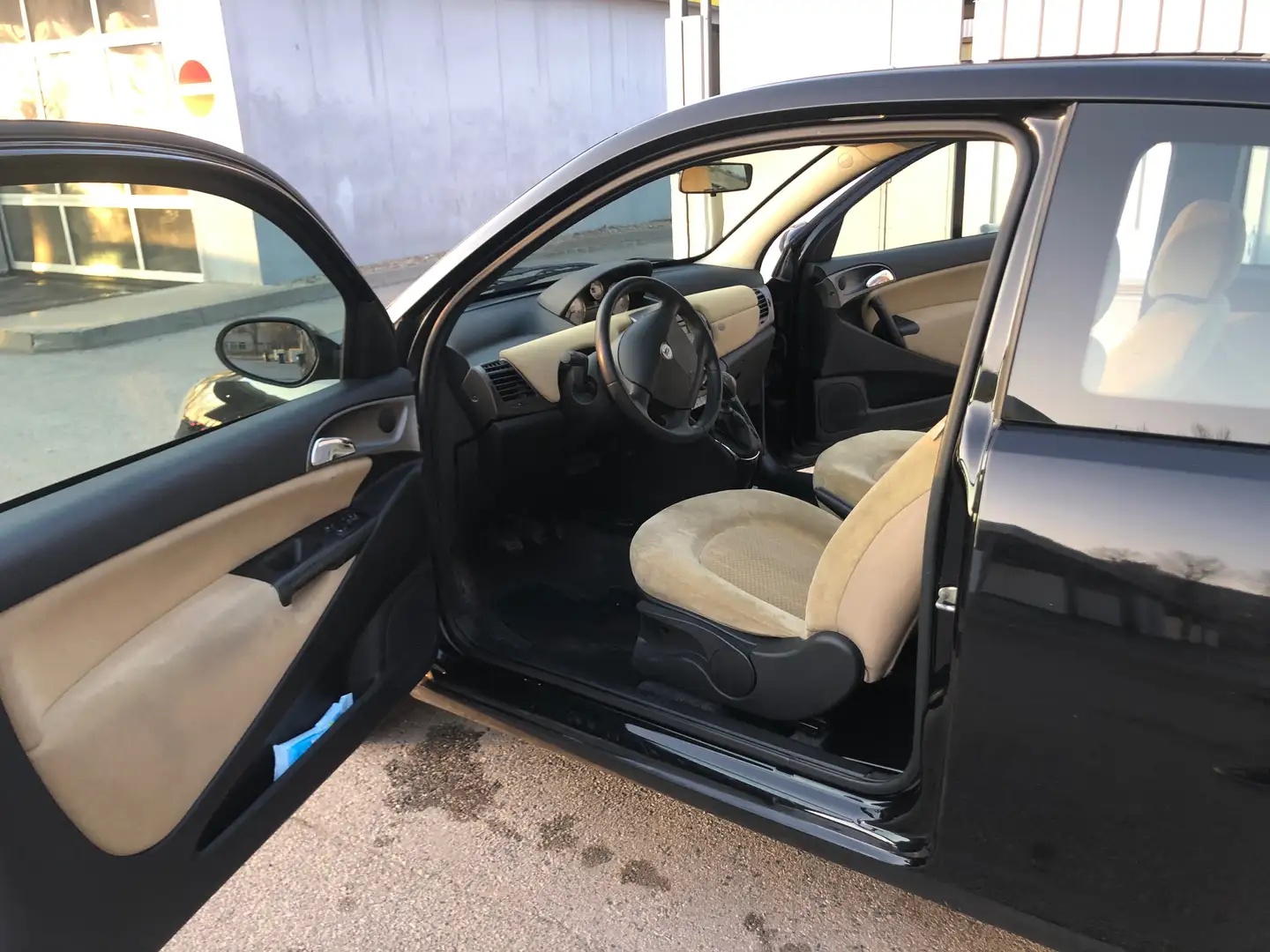 Lancia Ypsilon 1,2 Schwarz - 2