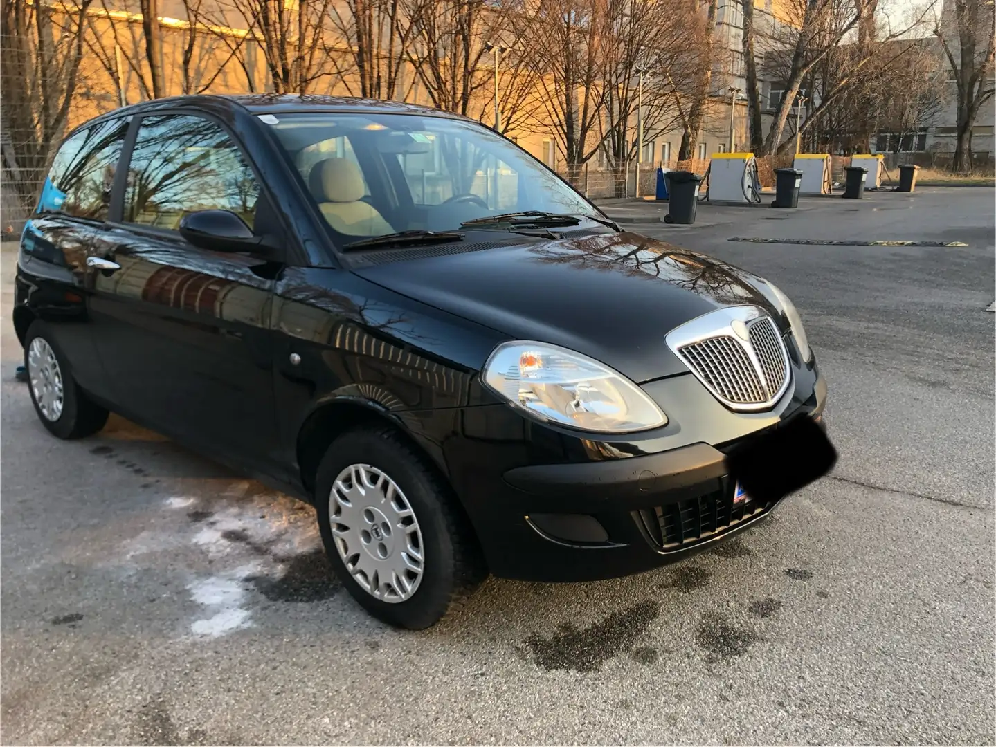 Lancia Ypsilon 1,2 Schwarz - 1
