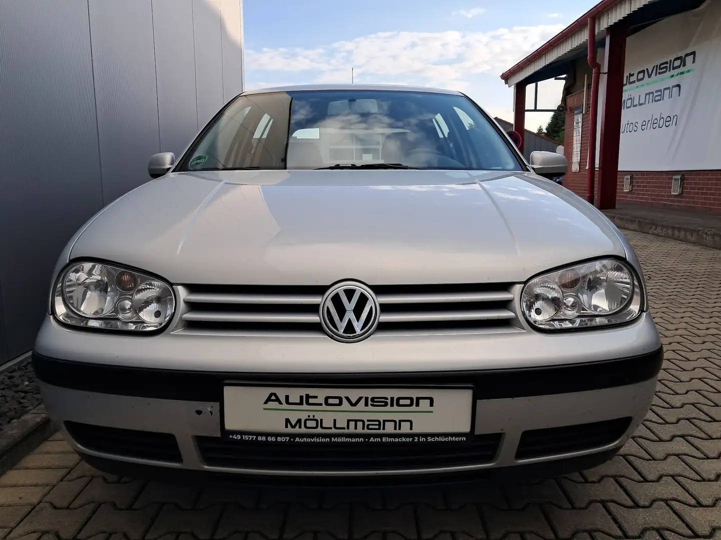 Volkswagen Golf 1.4, 75 PS, Klima, ZV mit FB. AHK, Service neu Silber - 2