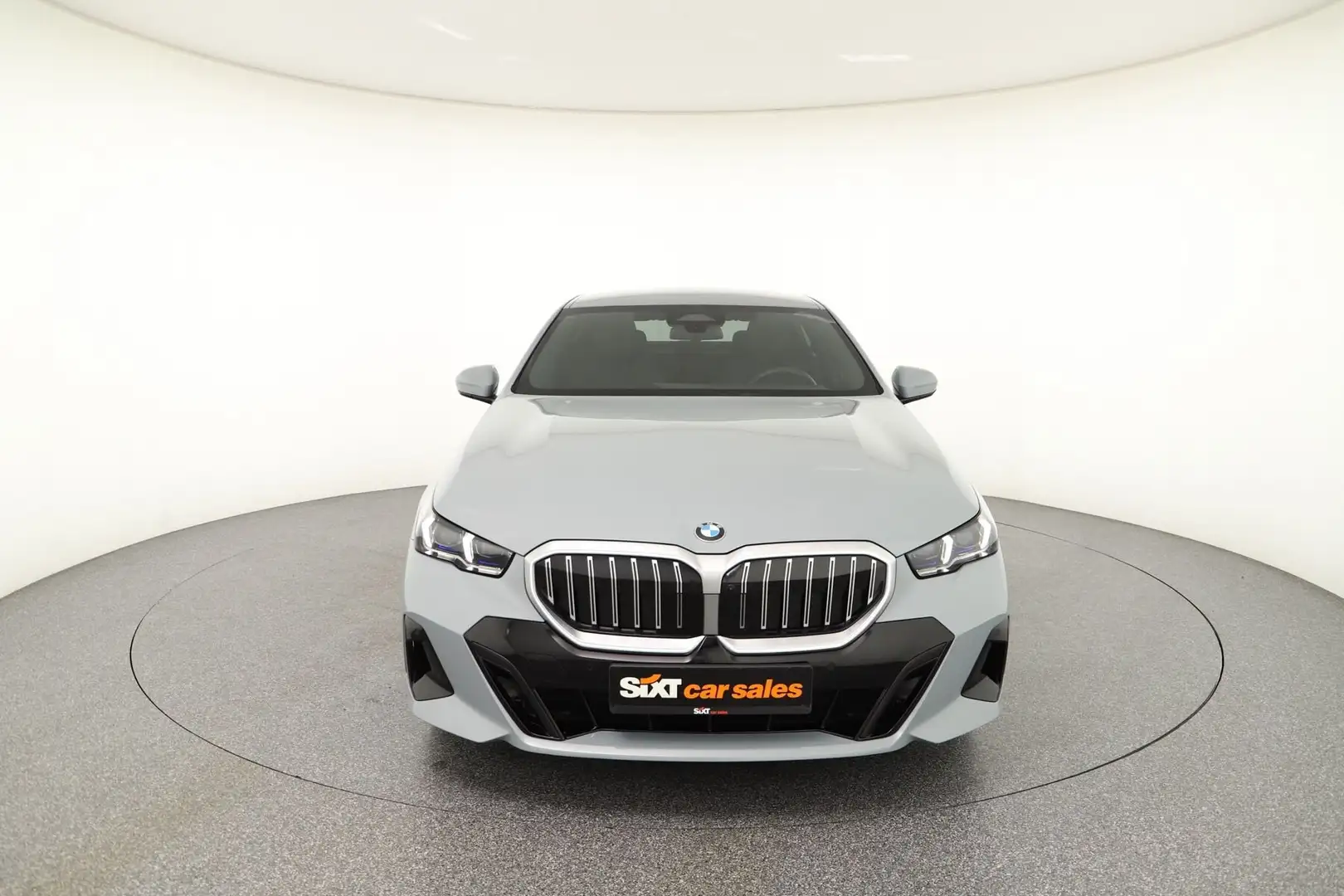 BMW 520 d xDr. M Sport Lüft|harman|PA+360°|el.S|4xSHZ Grau - 2