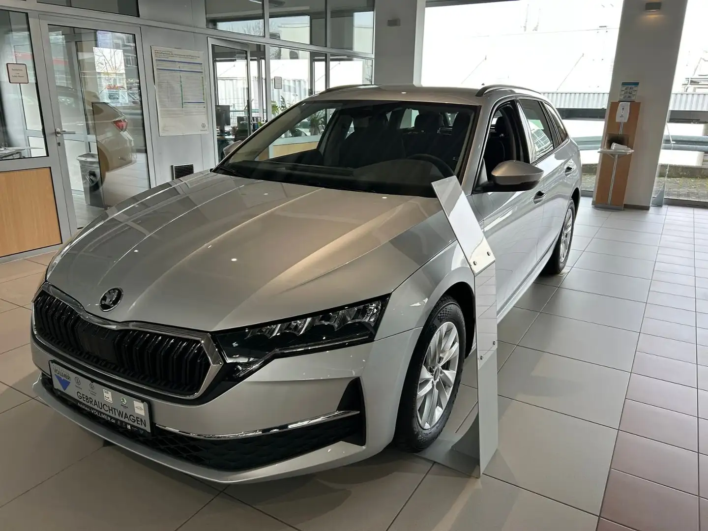 Skoda Octavia V Combi Selection 1.5 TSI DSG FACELIFT-G Silber - 2