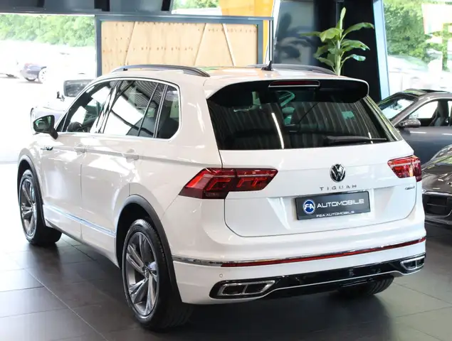 Volkswagen Tiguan view 4