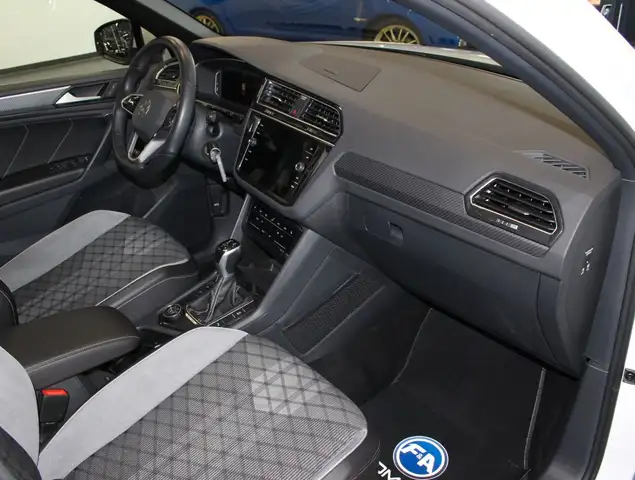 Volkswagen Tiguan view 12
