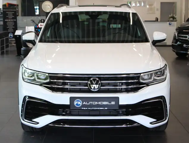 Volkswagen Tiguan view 3