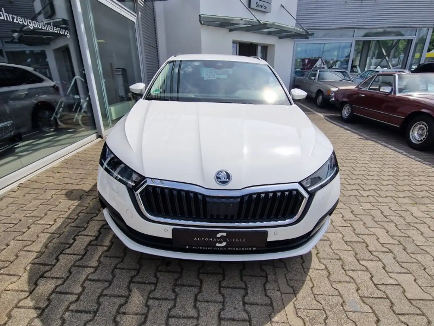 Skoda Octavia Combi 2.0 TDI Ambition DSG LED AHK Tempomat 4xSitz Weiß - 2