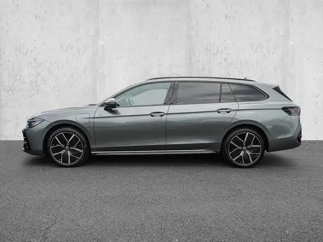 Volkswagen Passat view 5