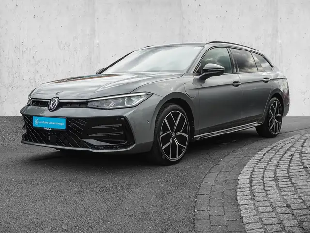 Volkswagen Passat view 2