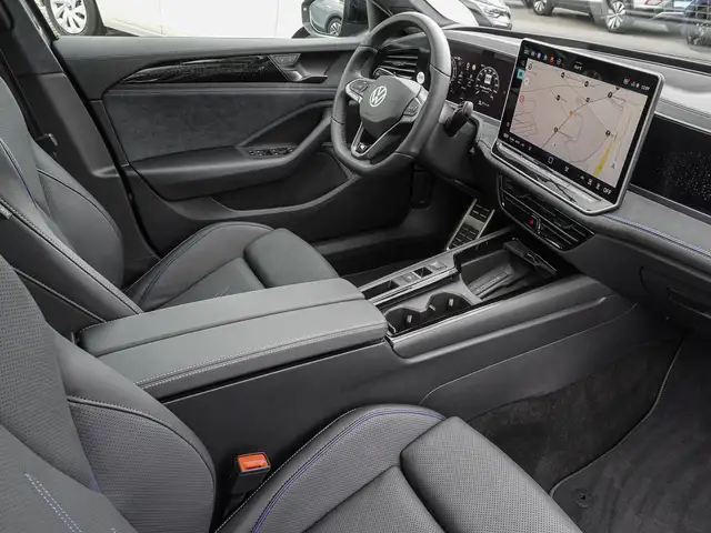 Volkswagen Passat view 9