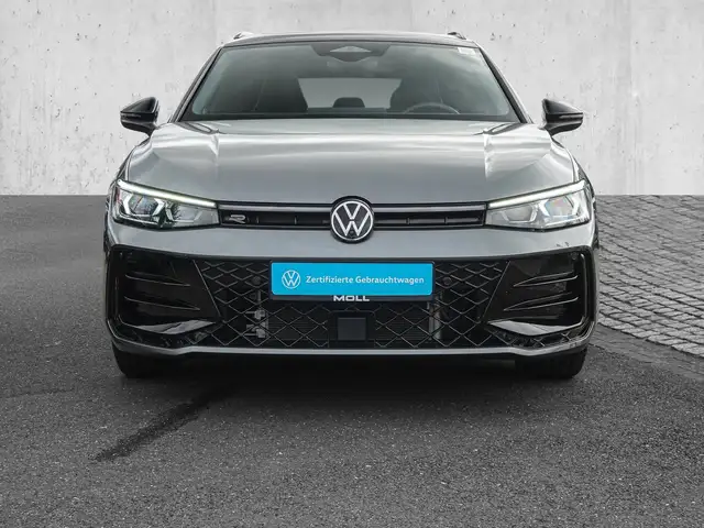Volkswagen Passat view 3
