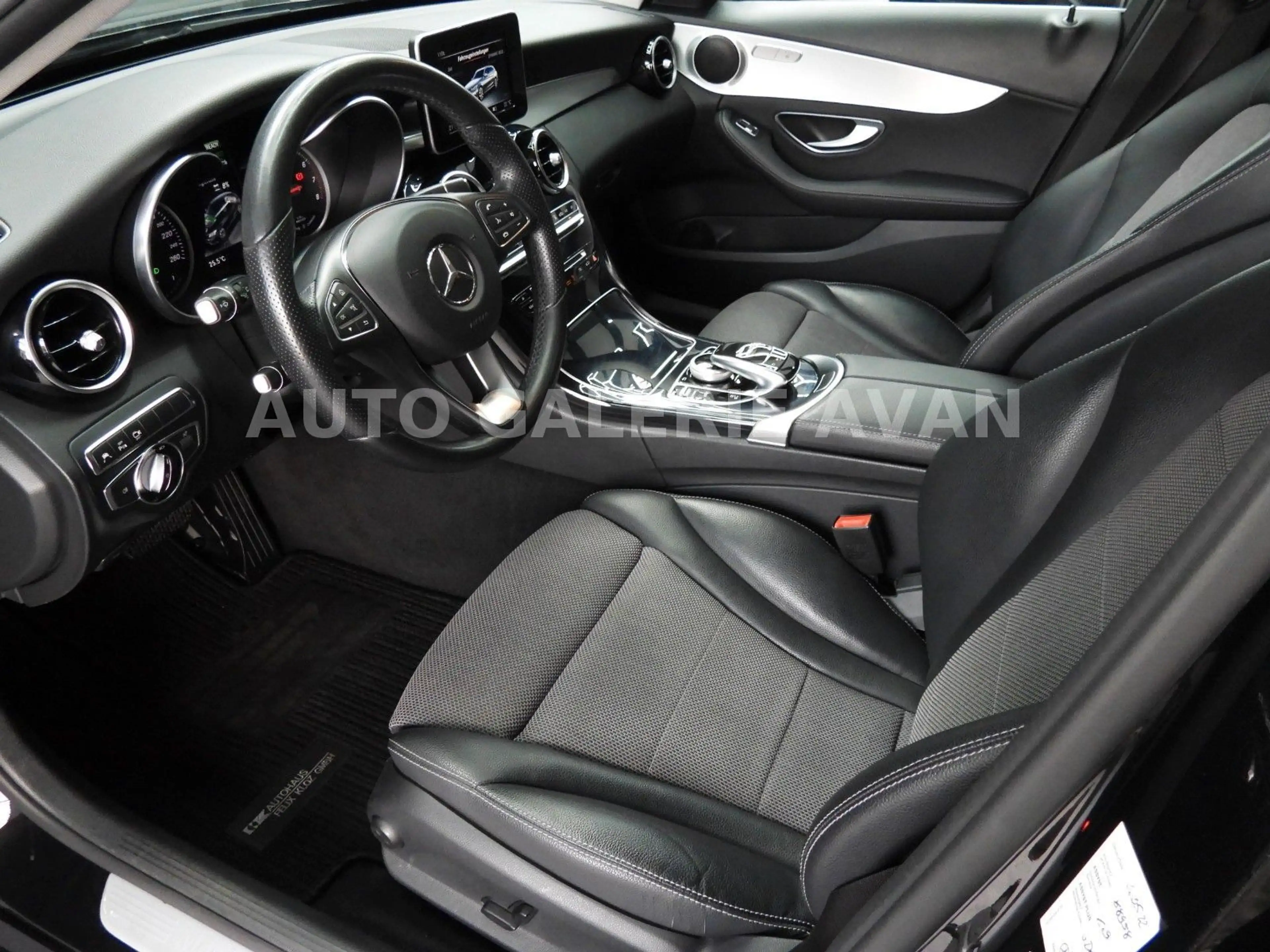 Mercedes-Benz C 350 e — photo 11