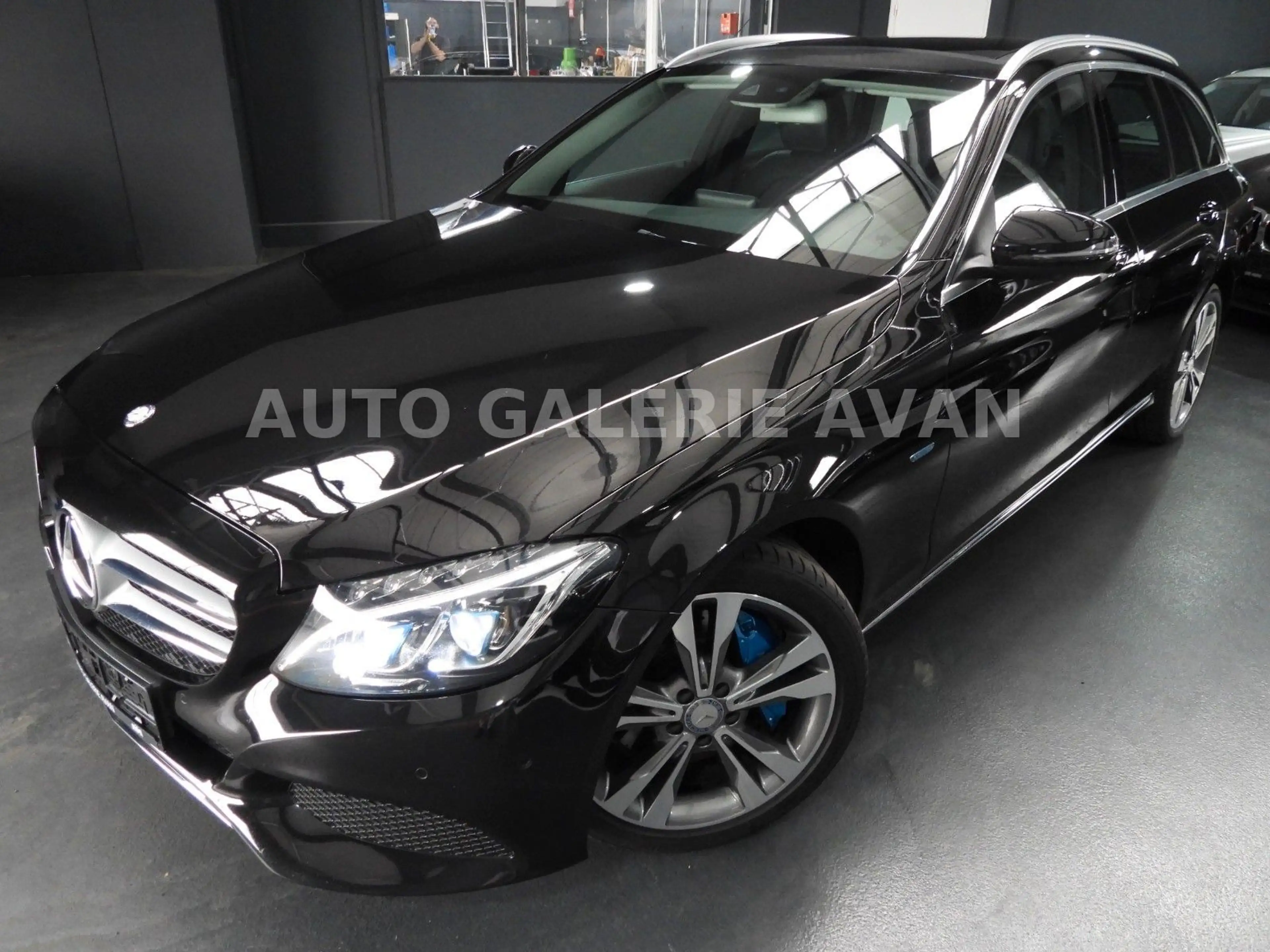 Mercedes-Benz C 350 e — photo 8