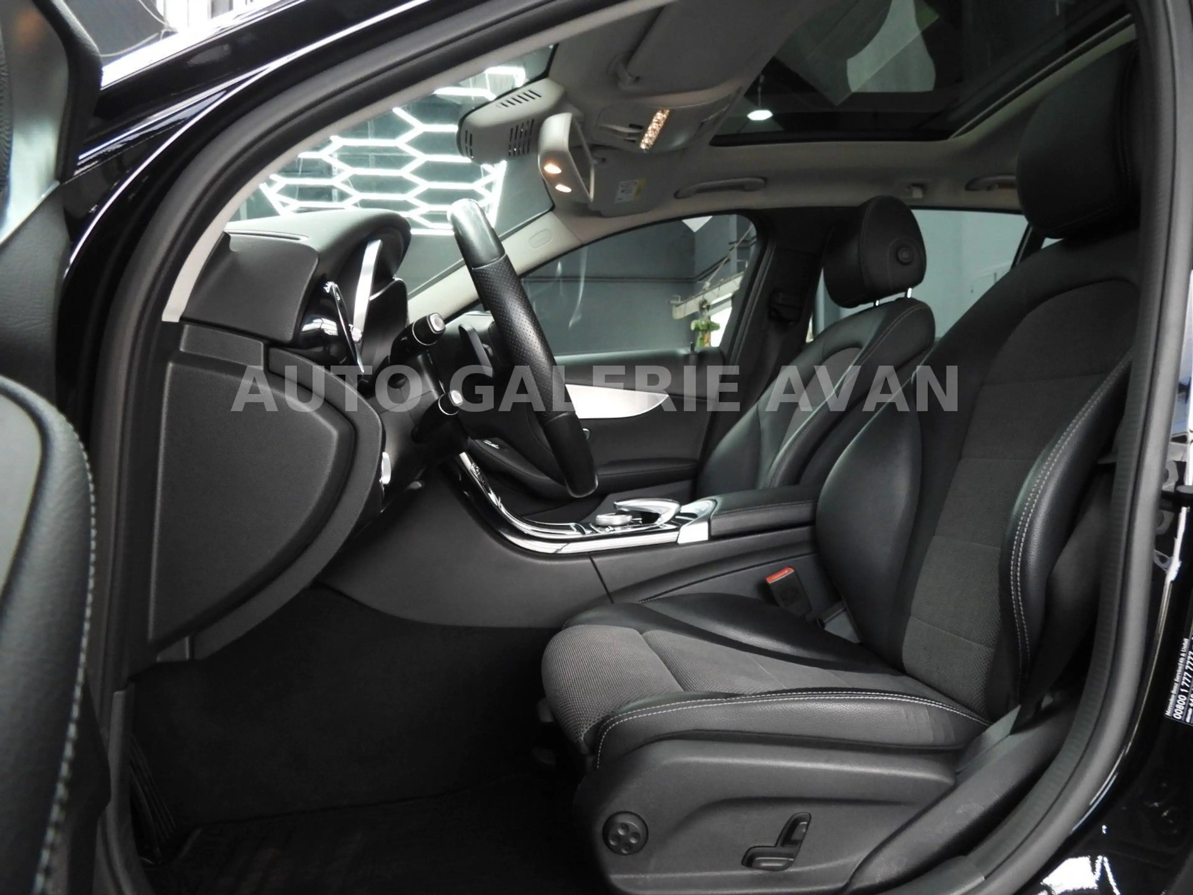 Mercedes-Benz C 350 e — photo 10