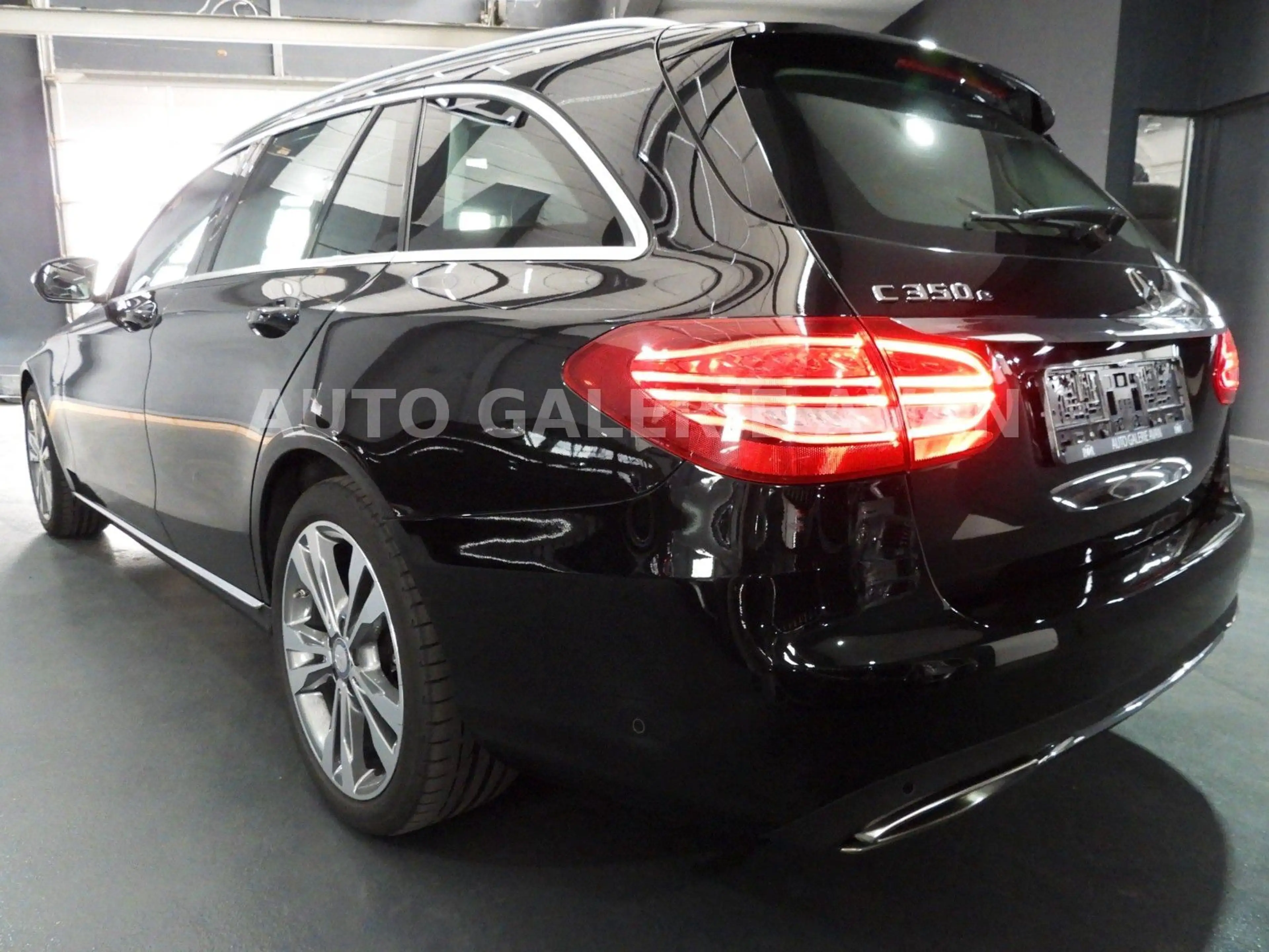 Mercedes-Benz C 350 e — photo 9