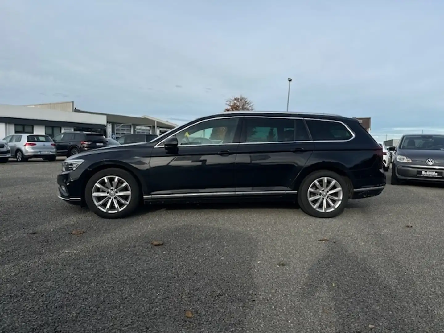 Volkswagen Passat Variant Elegance AHK-klappbar El. Panodach Navi Le Schwarz - 2