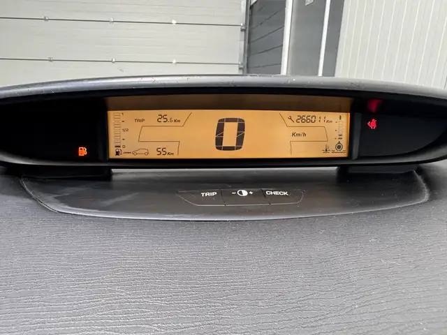 Citroen C4 view 14