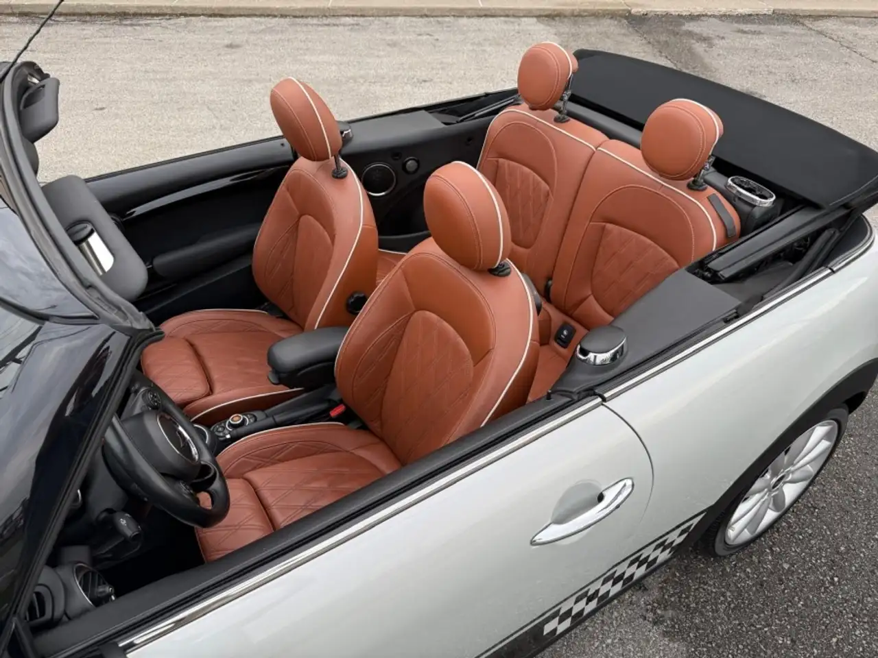 MINI Convertible снимка MINI Convertible