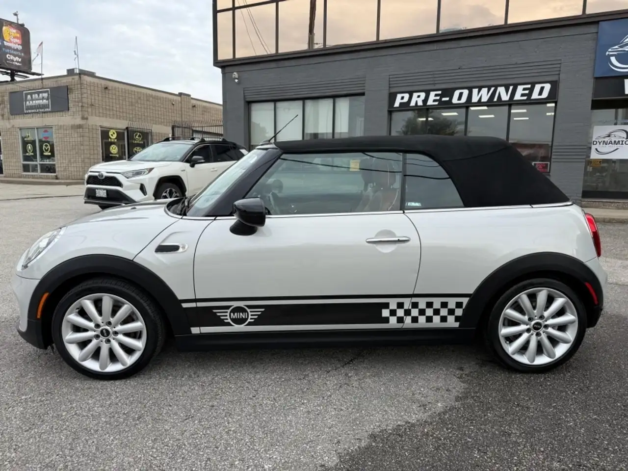 MINI Convertible снимка MINI Convertible