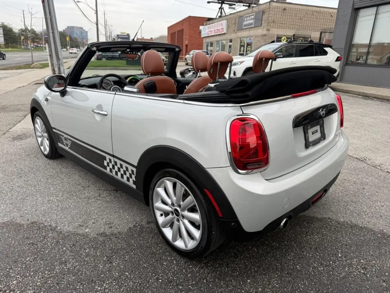 MINI Convertible снимка MINI Convertible