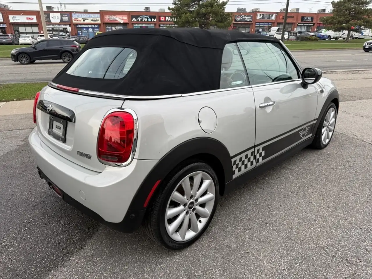 MINI Convertible снимка MINI Convertible