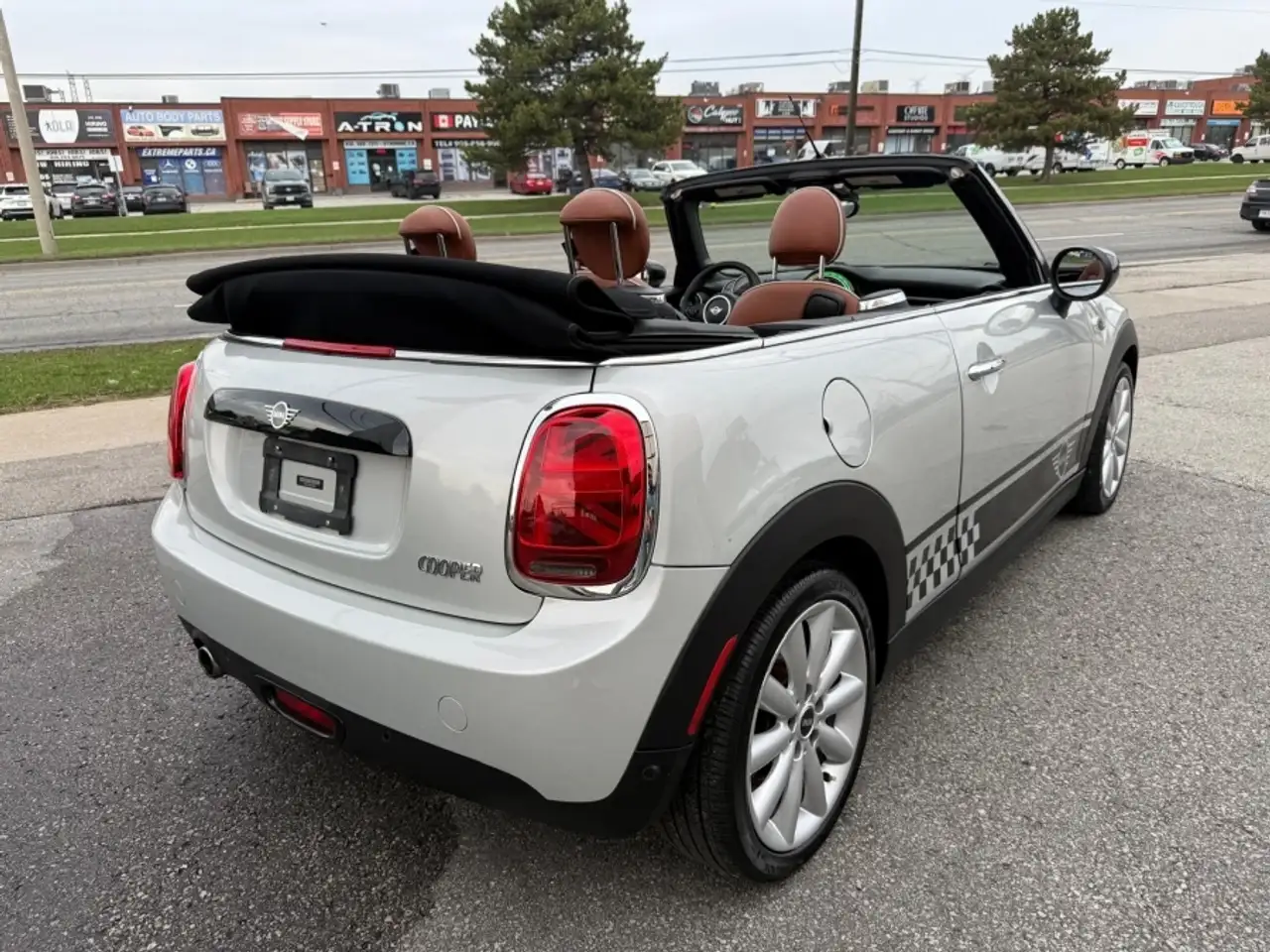MINI Convertible снимка MINI Convertible