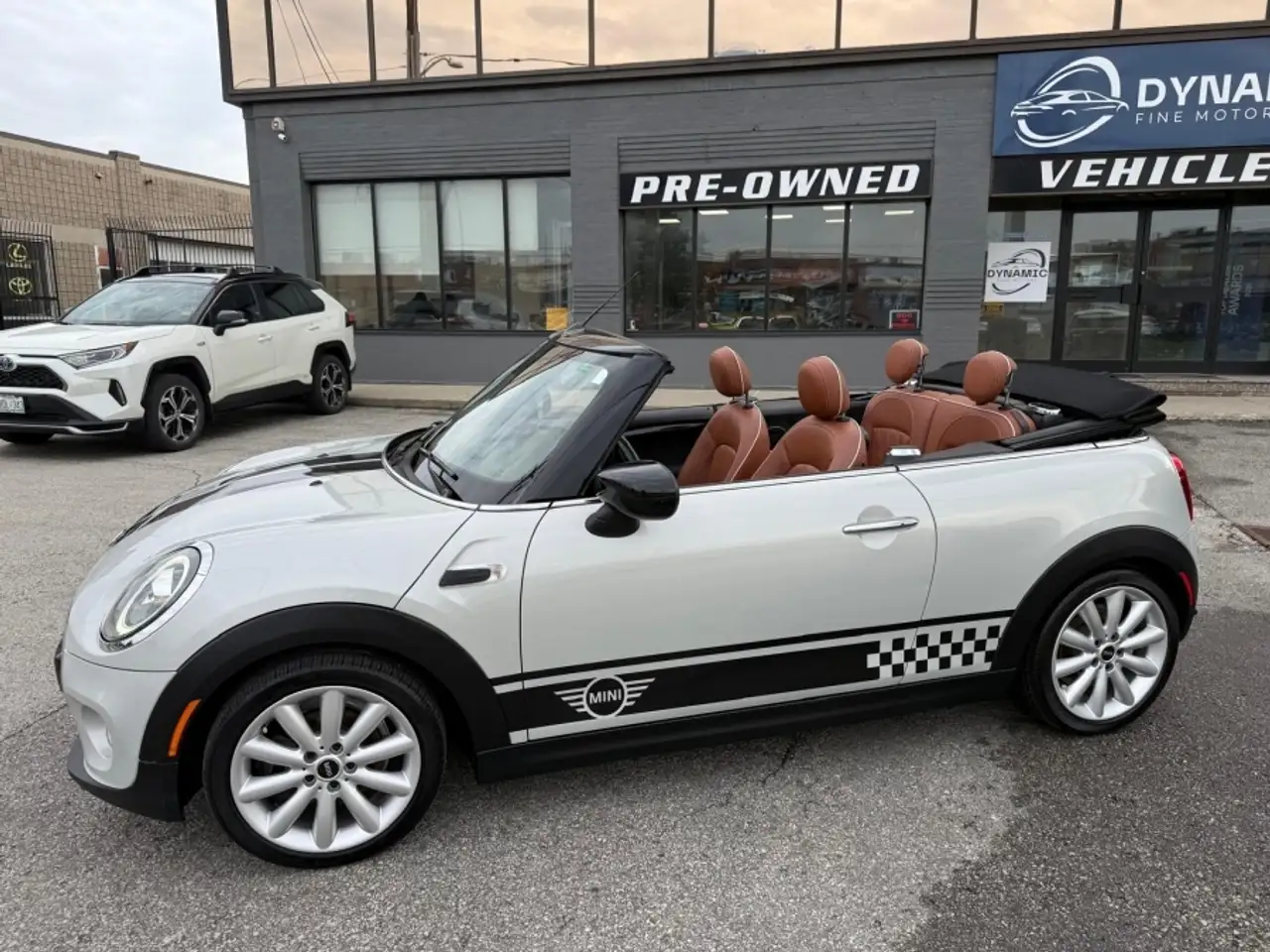 MINI Convertible снимка MINI Convertible