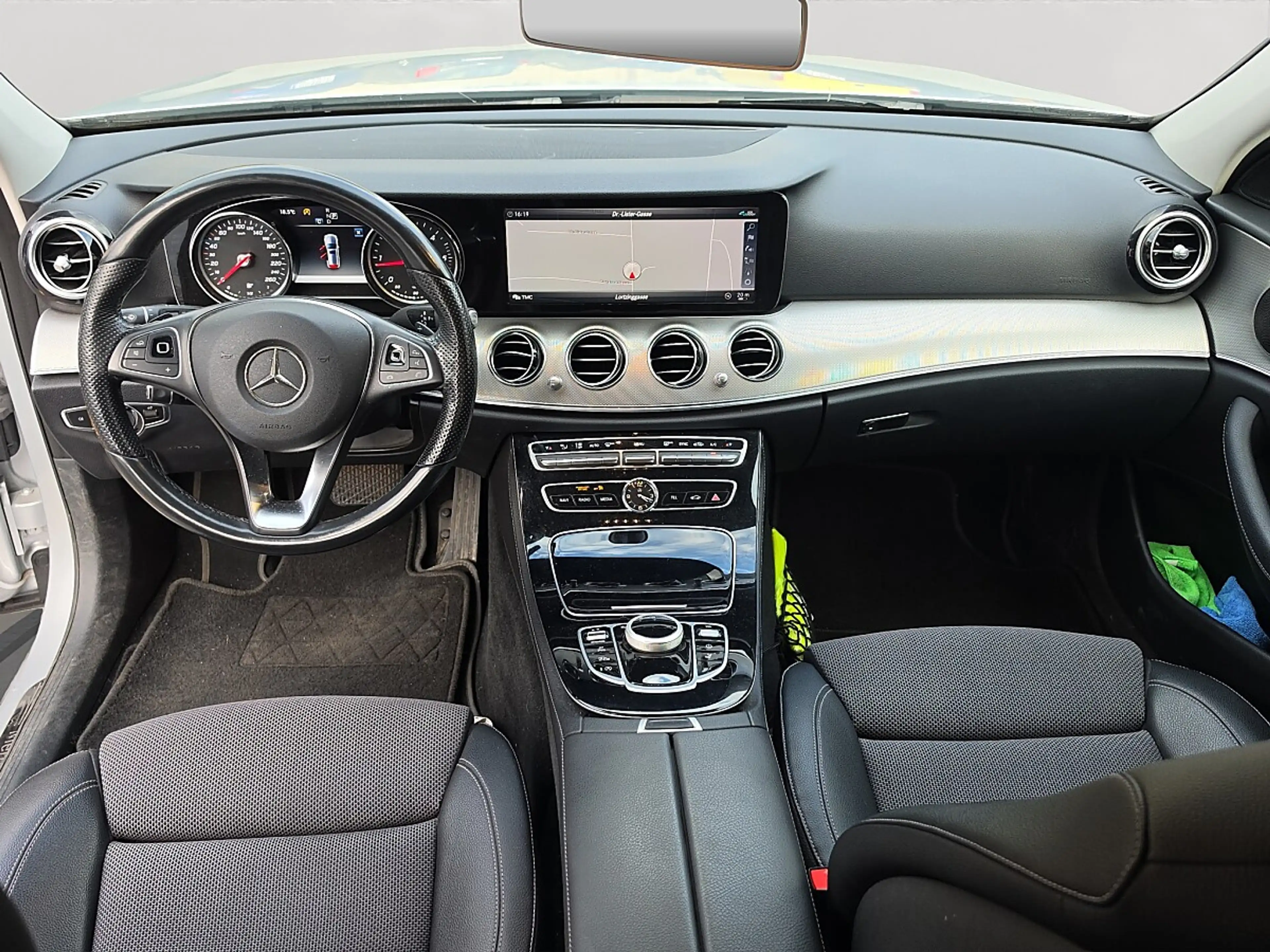 Mercedes-Benz E 220 d T Austria Edition Avantgarde 4MATIC Aut. — photo 14