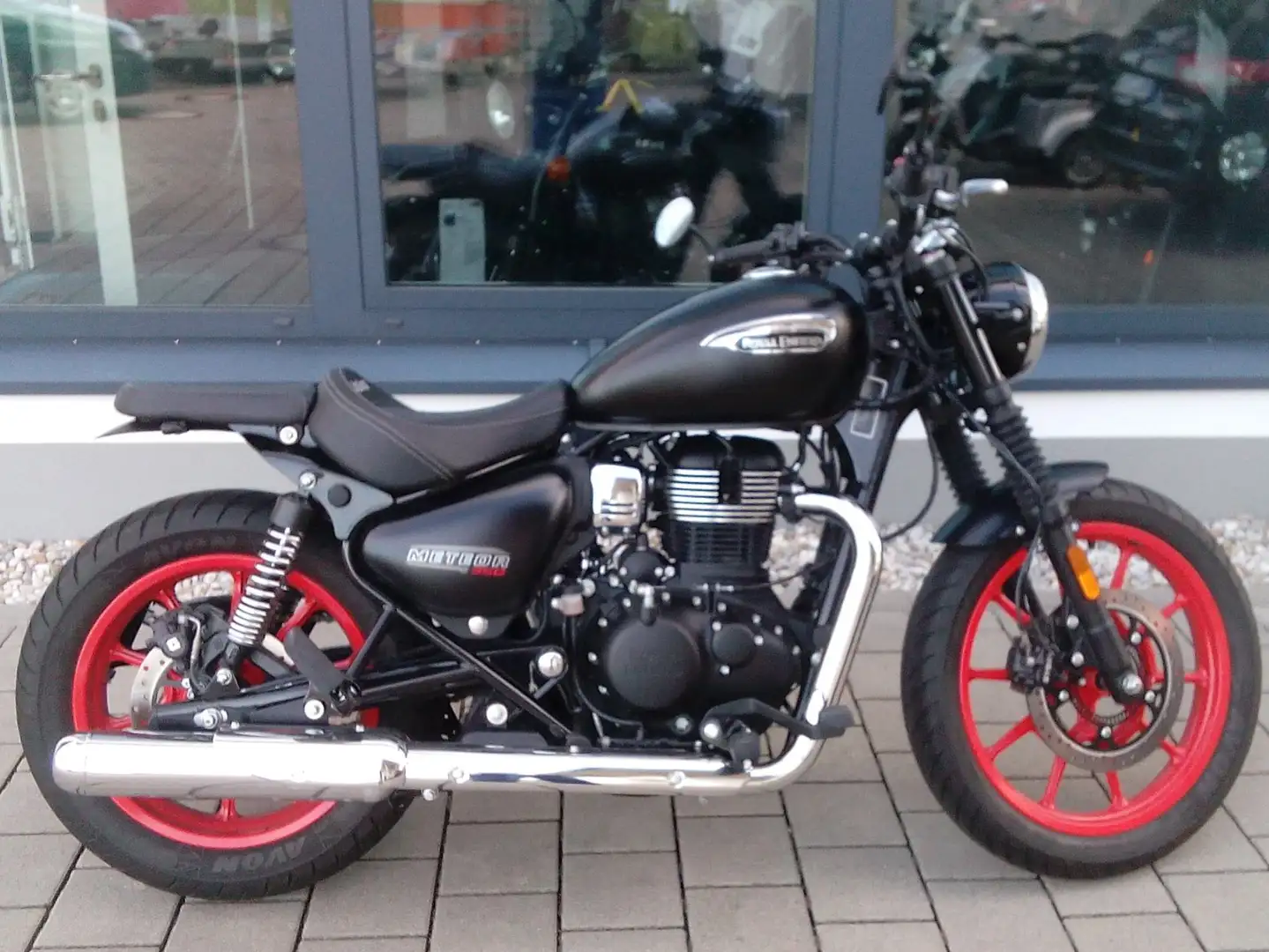 Royal Enfield Meteor 350 Custom Umbau Bobber Schwarz - 1