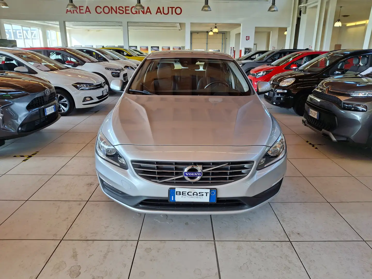 Volvo V60 D2 1.6 Powershift Kinetic Argento - 2