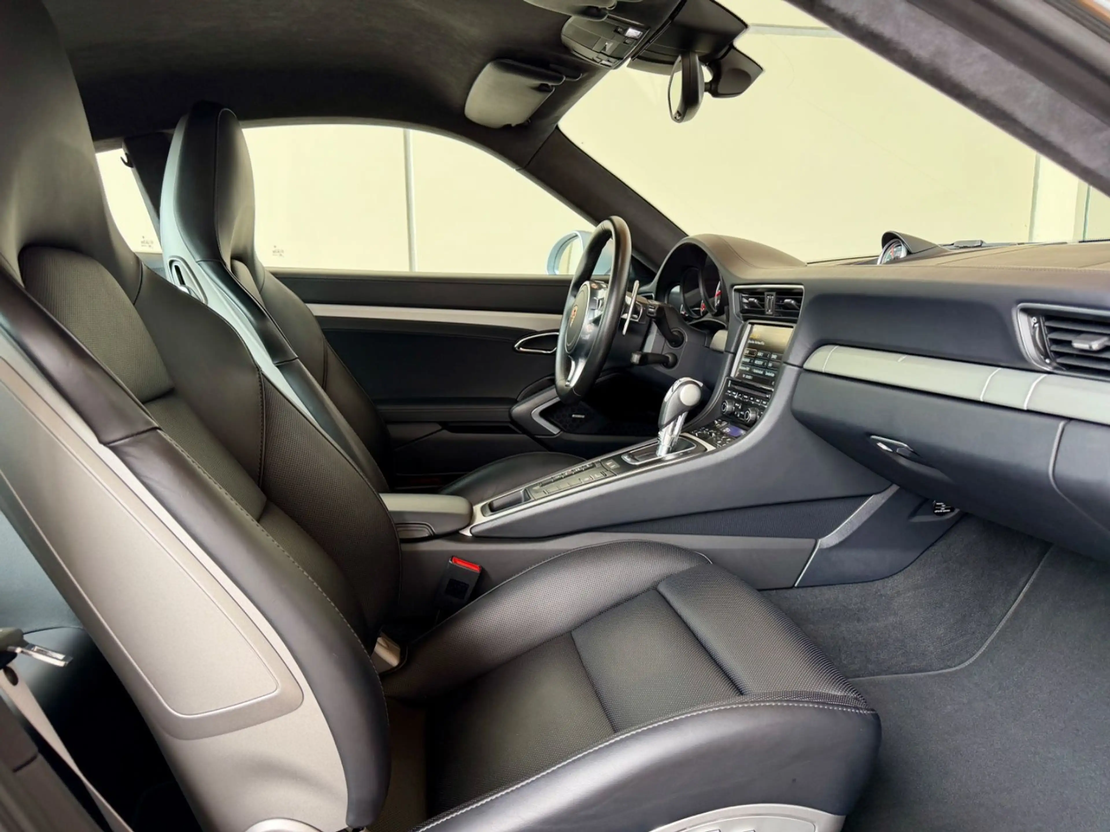 Porsche 991 Turbo Coupé Approved 04/29 — photo 10