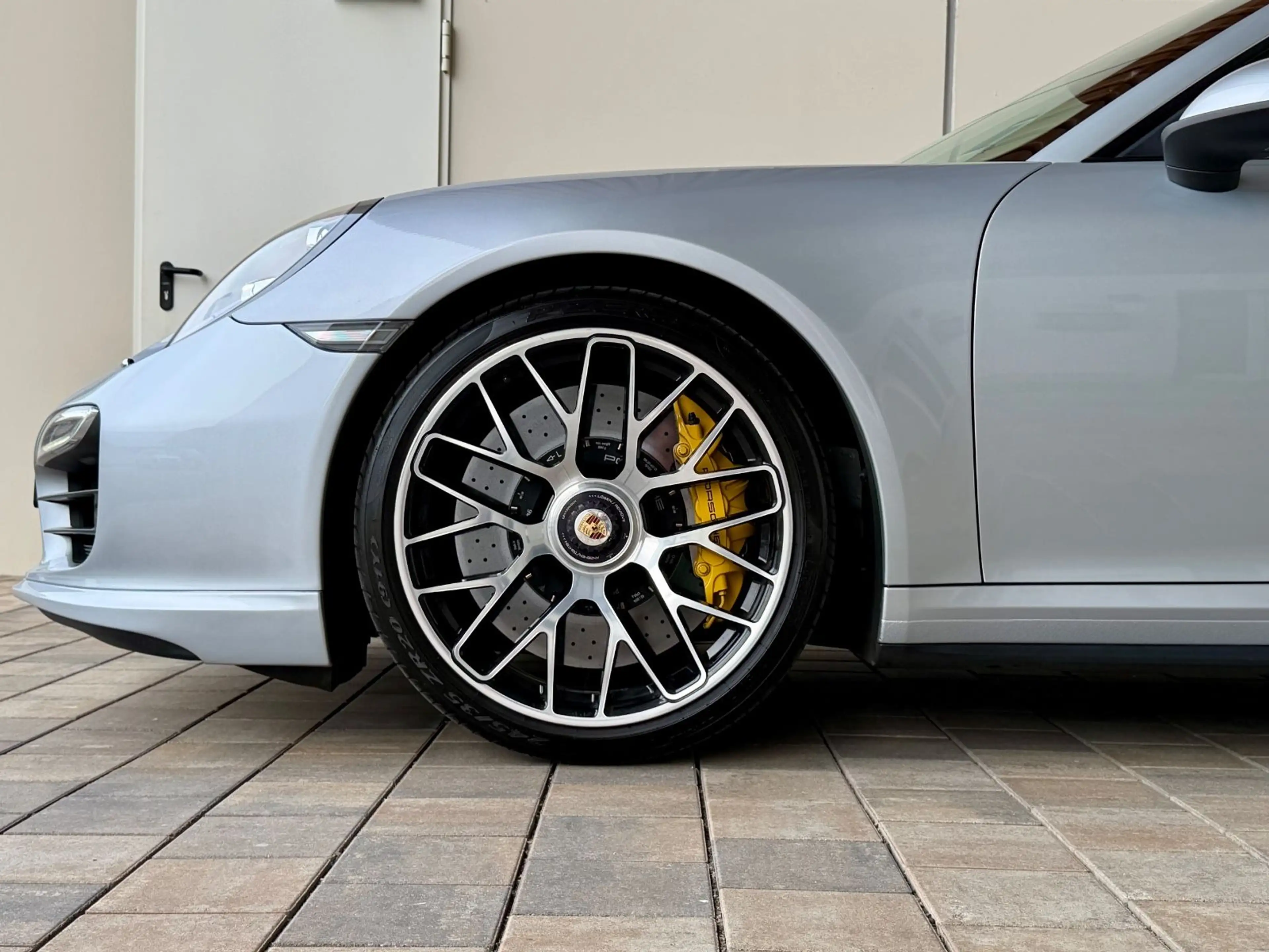 Porsche 991 Turbo Coupé Approved 04/29 — photo 6